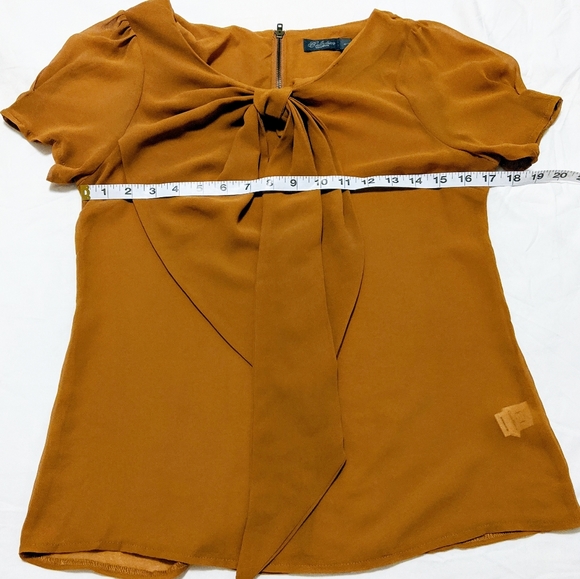 COLLECTION COSTA BLANCA Sheer Asymmetrical Bow Top - Picture 9 of 9